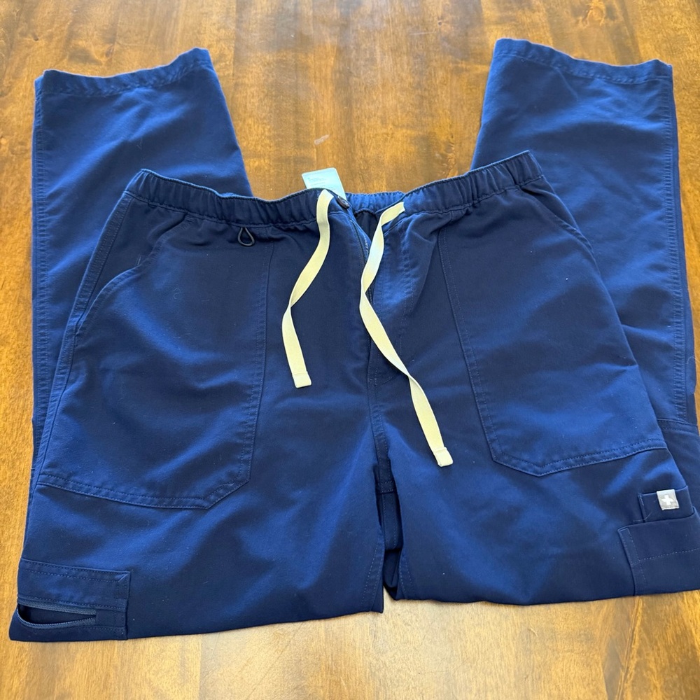 Men’s FIGS Cairo Straight-Leg Scrub Pant Large Navy STYLE#: 1000200R